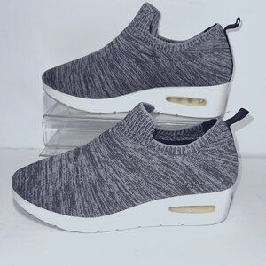 DKNY Angie Knit Hidden Wedge Shoes Womens Size 8 M Gray White Slip On Sneakers